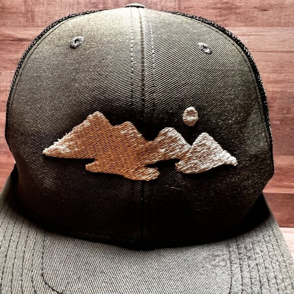 Richardson Style 112 Mens Black Embroidered Mountain Trucker Hat Adjustable - Picture 2 of 11